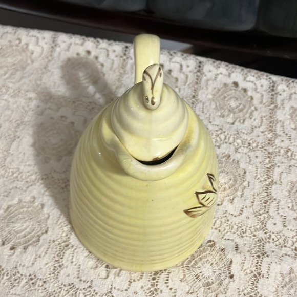 Vintage Lidded Beehive Creamer / Mini Pitcher - Picture 5 of 8